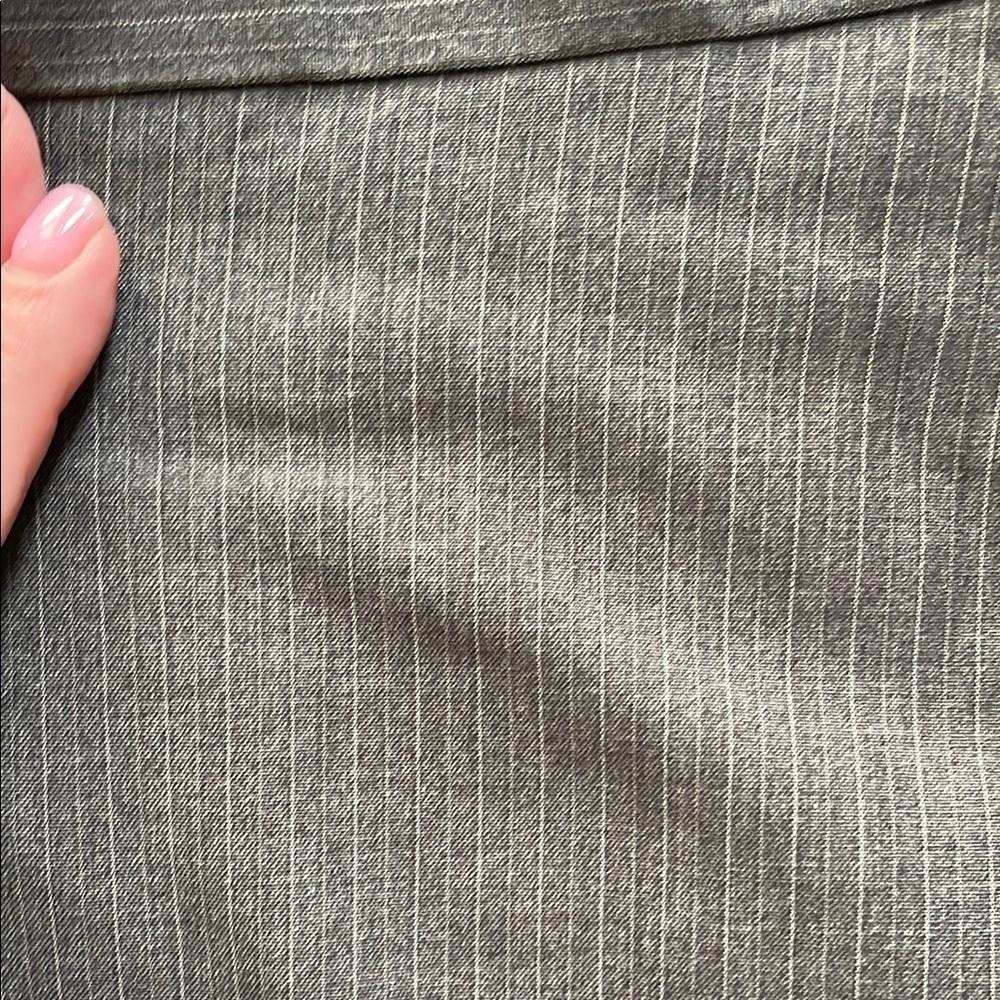 Men’s Van Heusen Gray Pinstripe Dress Pants - size 42/30 - Picture 3 of 3